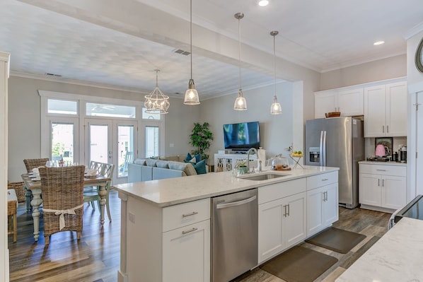 Villa (4 Bedrooms) | Interior - 517 The Southend Pier House (Virginia Beach)