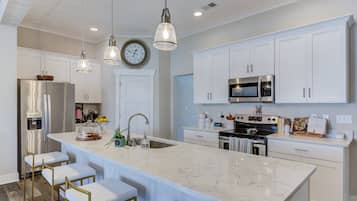 Villa (4 Bedrooms) | Interior