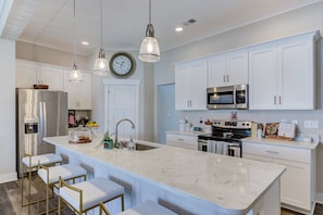 Villa (4 Bedrooms) | Interior - 517 The Southend Pier House (Virginia Beach)