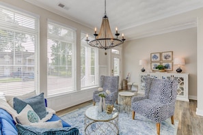 Villa (4 Bedrooms) | Interior - 517 The Southend Pier House (Virginia Beach)