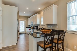 Villa (2 Bedrooms) | Interior - 406a The Beach House (Virginia Beach)