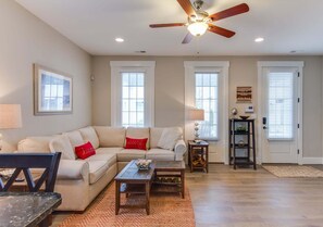 Interior - 406a The Beach House (Virginia Beach)