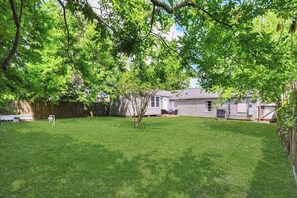 Interior - 5BR 3BA Home With Hot Tub Near Stadiums & Airport (Houston)