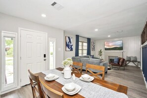 Interior - 5BR 3BA Home With Hot Tub Near Stadiums & Airport (Houston)