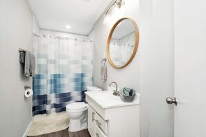 Interior - 5BR 3BA Home With Hot Tub Near Stadiums & Airport (Houston)