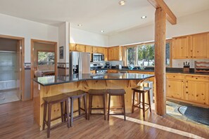 Interior - 4 Umpqua (Bend)