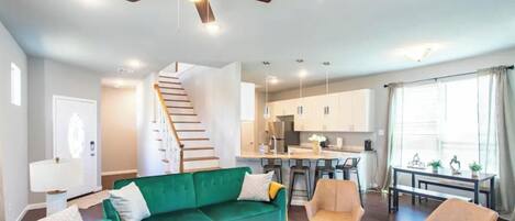 House (4 Bedrooms) | Front of property