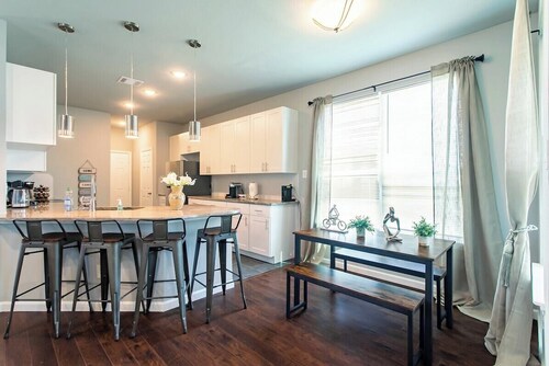 4BR Home in the Heart of Cowboy Nation!