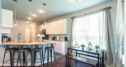 4BR Home in the Heart of Cowboy Nation!