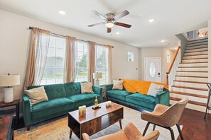 Interior - 4BR Home in the Heart of Cowboy Nation! (Arlington)