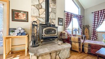 Chalet (4 Bedrooms) | Interior