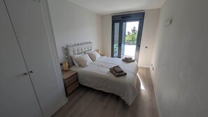 Apartment | 2 bedrooms, Internet - Badalona Marina 2BR apt With Pool Near the Beach (Badalona)