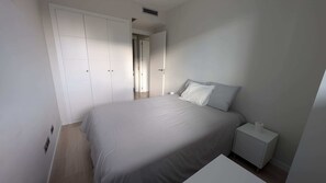 Apartment | 2 bedrooms, Internet - Badalona Marina 2BR apt With Pool Near the Beach (Badalona)