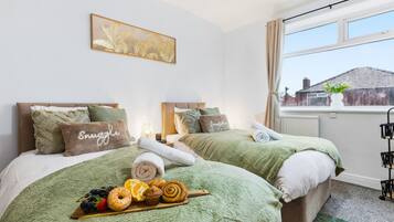 Iron/ironing board, WiFi, bed sheets