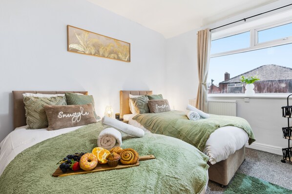 Iron/ironing board, WiFi, bed sheets