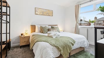 Iron/ironing board, WiFi, bed sheets