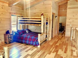 Chalet (4 Bedrooms) | Interior