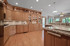 Private kitchen - Riverfront vacation home with 2 full kitchens, a fitness center and sauna (Oak Grove)