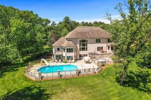Exterior - Riverfront vacation home with 2 full kitchens, a fitness center and sauna (Oak Grove)