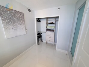 Interior - Alexander 1104 (Miami Beach)
