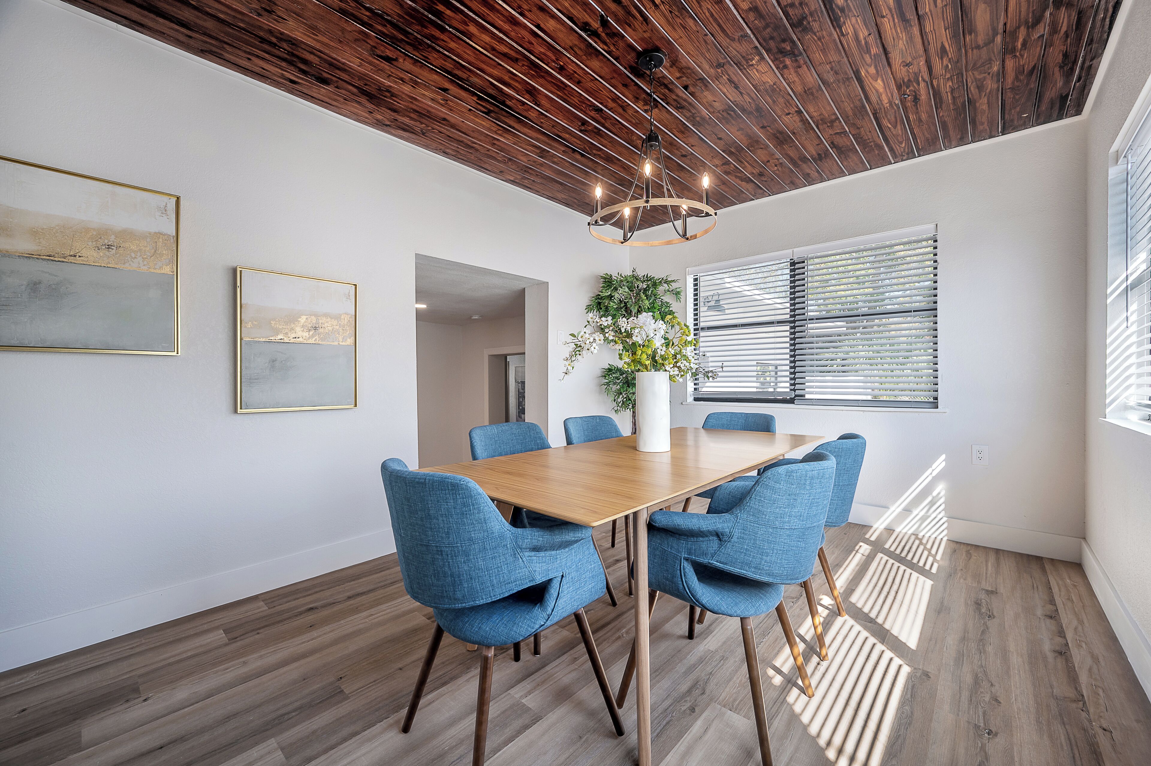 House (6 Bedrooms) | Interior