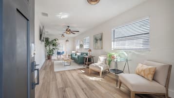 House (6 Bedrooms) | Interior