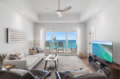 Completely Renovated Gulf-Front Top-Floor 2BR/2BA — Beach Views!