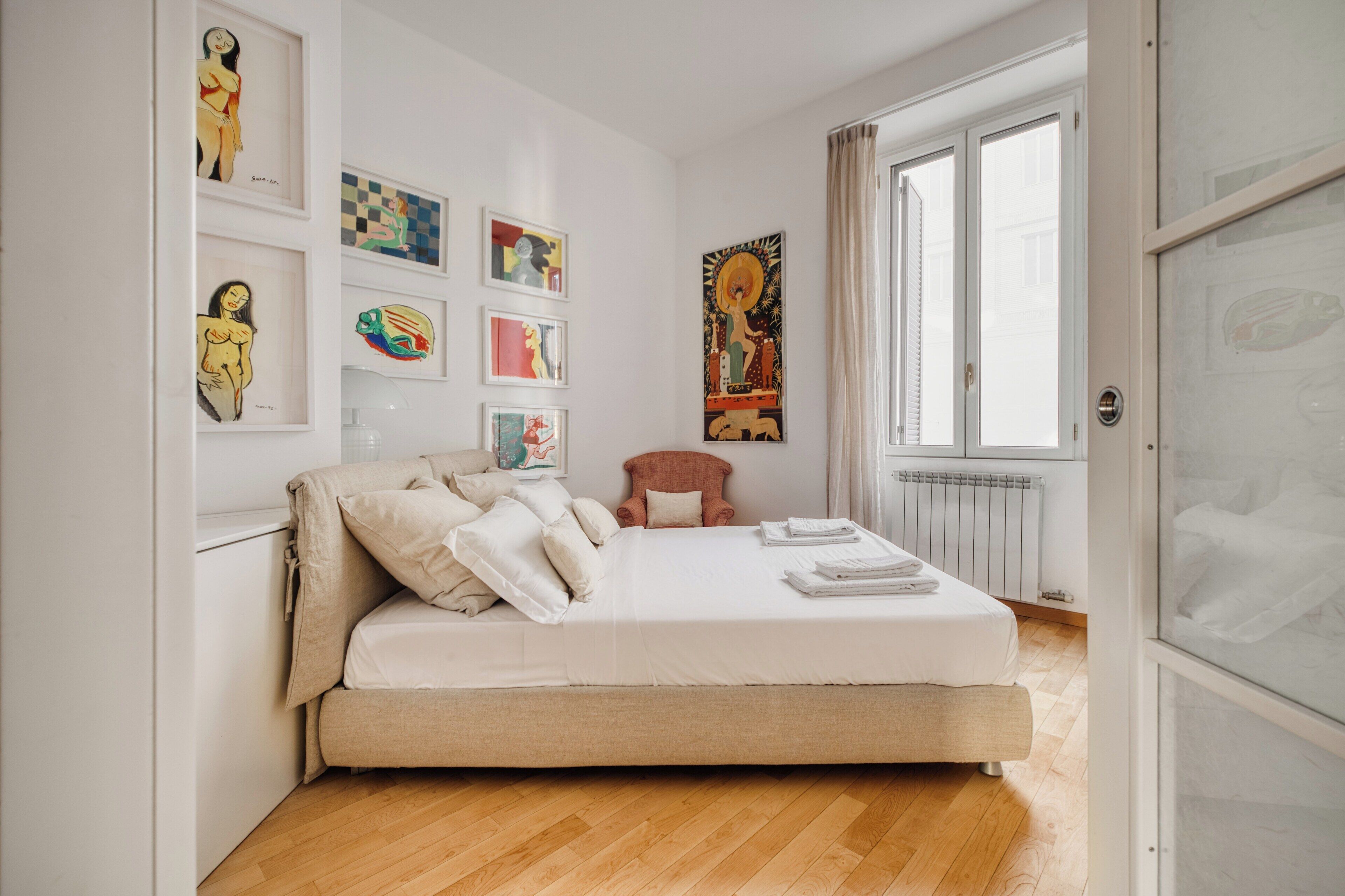 Appartamento, 1 letto queen | Una scrivania, postazione laptop, ferro/asse da stiro, Wi-Fi gratuito