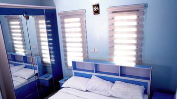 4 habitaciones, tabla de planchar con plancha, internet y ropa de cama