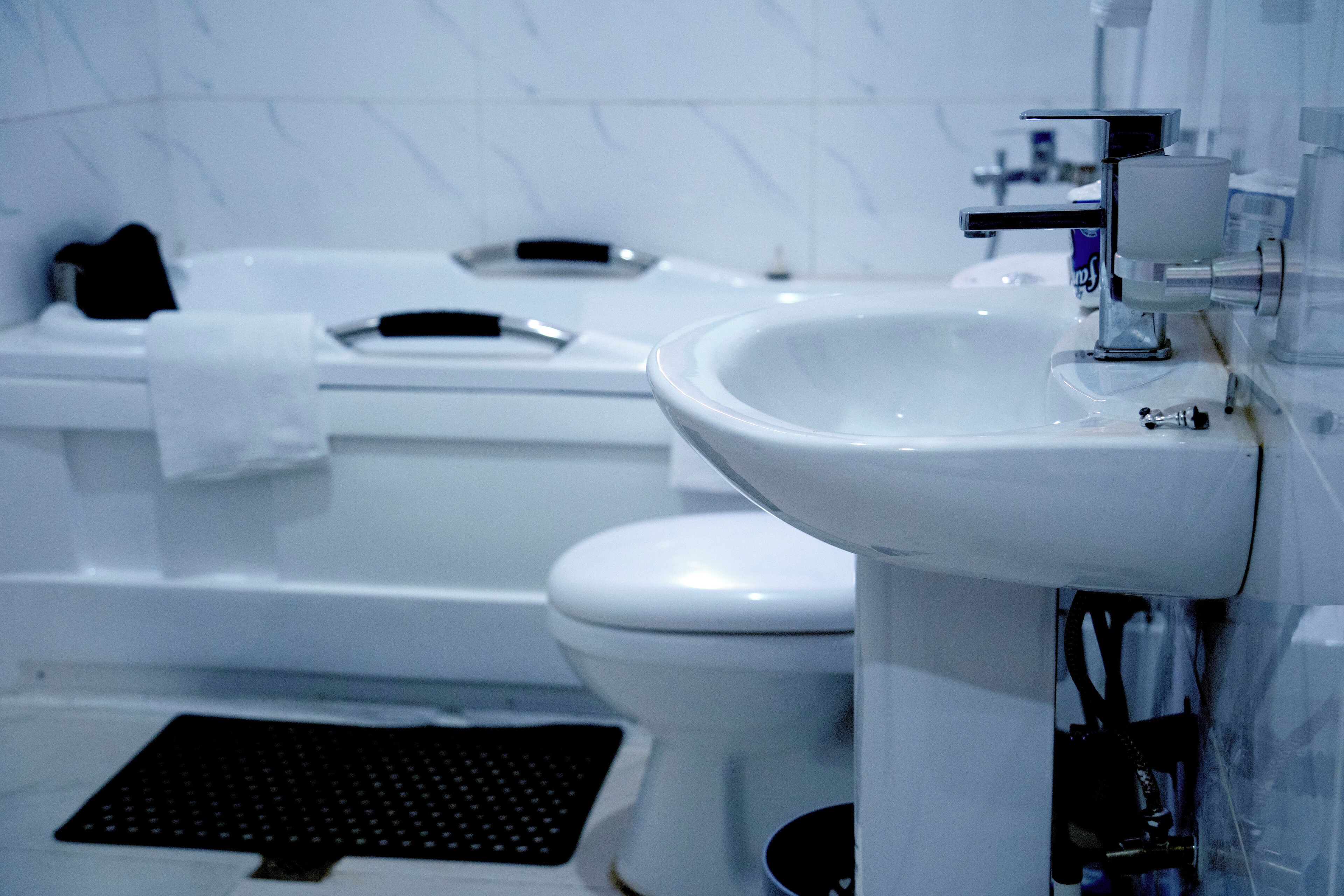 タオル、石鹸、トイレットペーパー