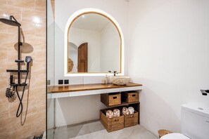 Hair dryer, towels, toilet paper - Boho-Lux Tropical Retreat- Designer Villa ·Bingin Beach -300MBPS Wifi-Waterfall (Kabupaten Badun)