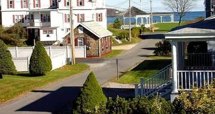 Cozy Cottage by the Sea - Y672