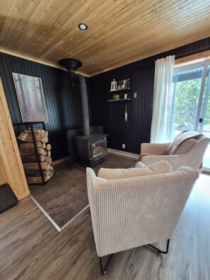 Living area - Intimate, enchanting lakeside haven with spa. Pets allowed (Saint-Marcellin)