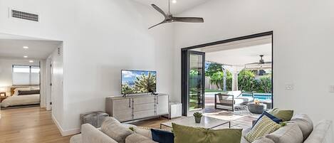 المنشأة من الداخل