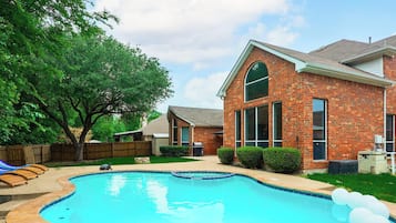 House (6 Bedrooms) | Front of property