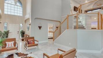 House (6 Bedrooms) | Interior