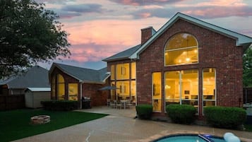 House (6 Bedrooms) | Interior