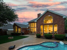 House (6 Bedrooms) | Interior