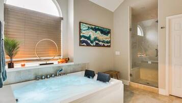 House (6 Bedrooms) | Interior