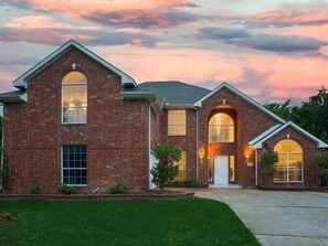 Interior - Captivating 6BR 3B Home With Pool & Fire Pit (Mesquite)