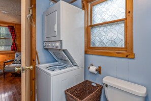 Towels - Secluded Keuka Hills Cabin | Pond | Pet Friendly (Branchport)