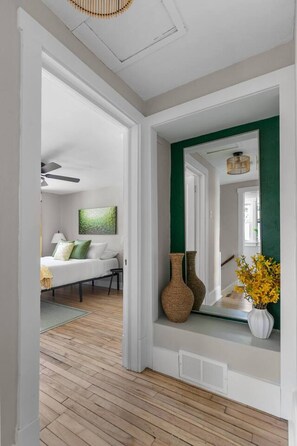 Desk, iron/ironing board, WiFi, bed sheets