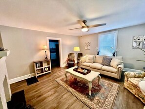 Interior - Historic Home in Downtown Greer Shop,eat & Sleep (Greer)