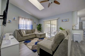 Interior - Family Fun: Ping Pong, Bbq, Walk to Park Nearby (Sarasota)