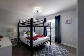 Interior - Family Fun: Ping Pong, Bbq, Walk to Park Nearby (Sarasota)