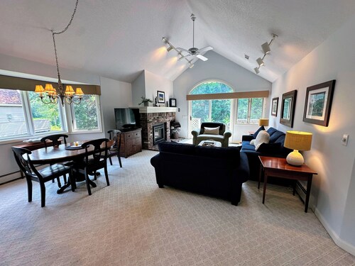 Fv43 Bretton Woods Single Level Home With AC on Golf Course!