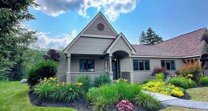 Fv43 Bretton Woods Single Level Home With AC on Golf Course!