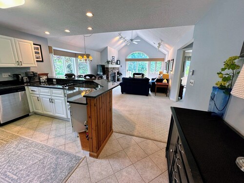 Fv43 Bretton Woods Single Level Home With AC on Golf Course!