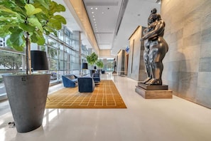 Interior - Luxury Four Seasons Condo Free Valet & Gym (Miami)