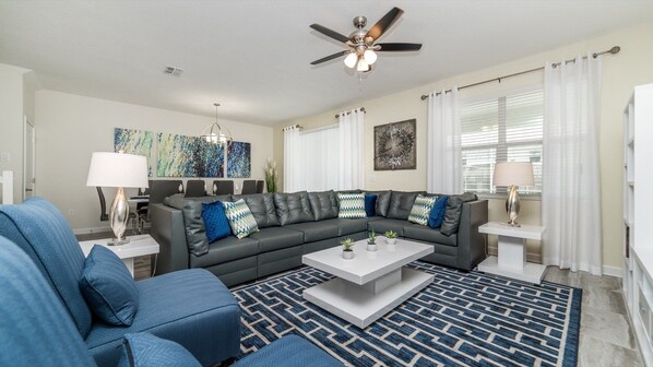 A modern living room with a sectional sofa, a coffee table, and a patterned rug. - Hzd9088 (Davenport)